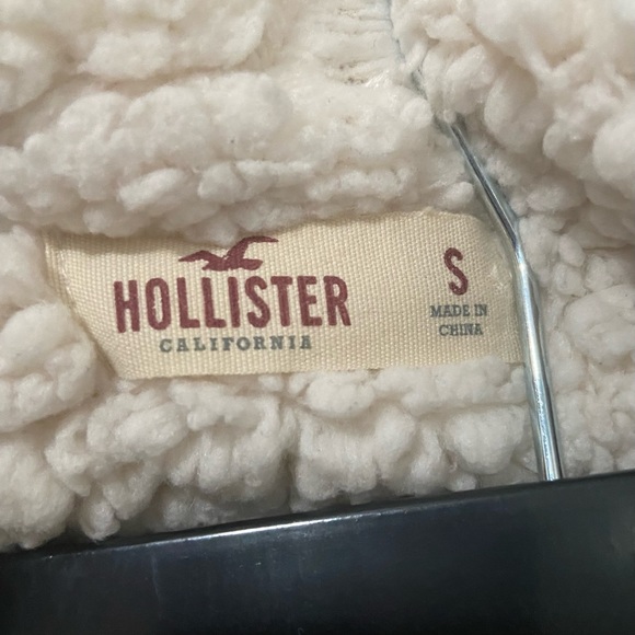 Hollister Sherpa Sweater - Picture 2 of 3